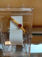 bangle rvs goud/ cabochon rood